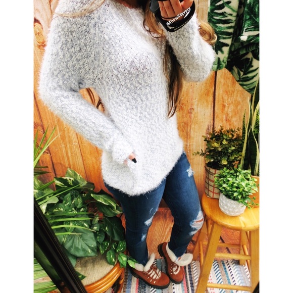 Sweaters - Cozy fuzzy plush slouchy knit sweater 🌿